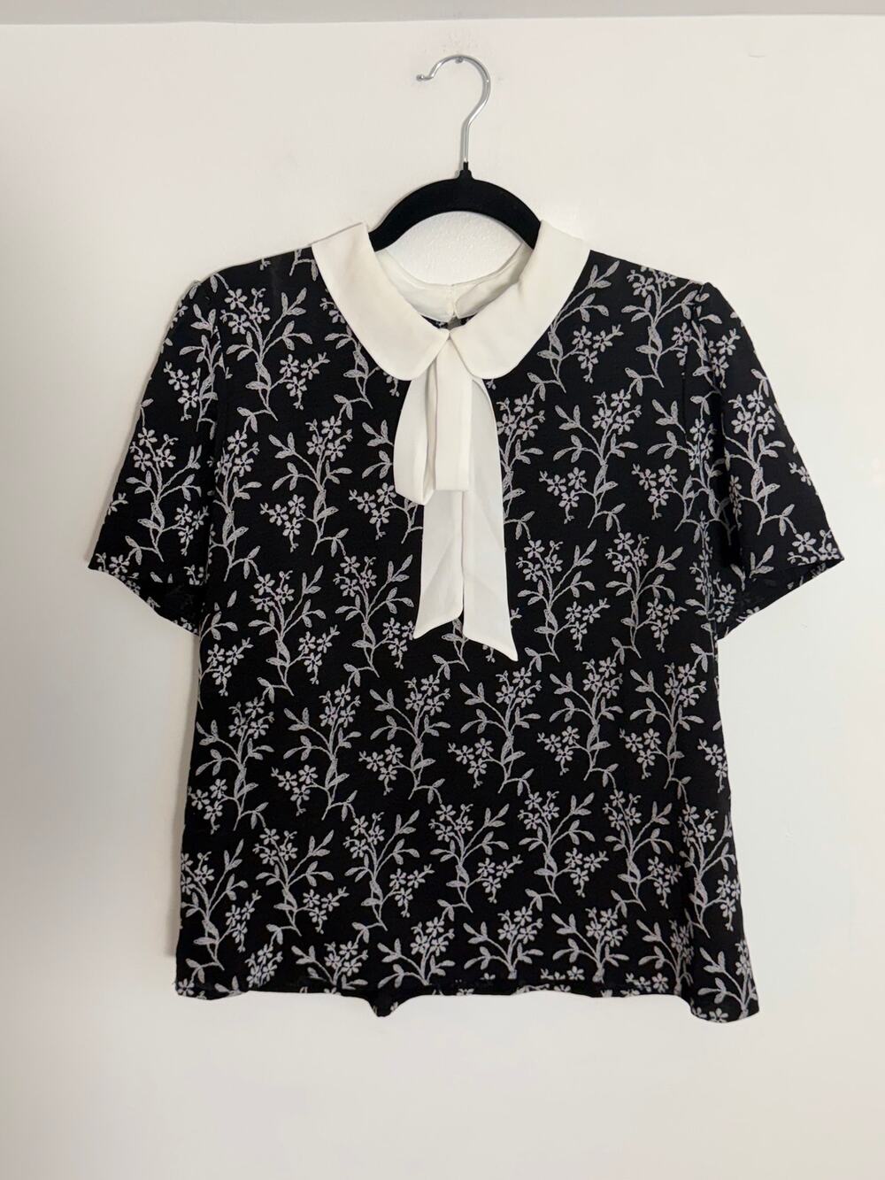 Cece Black floral top women's size large